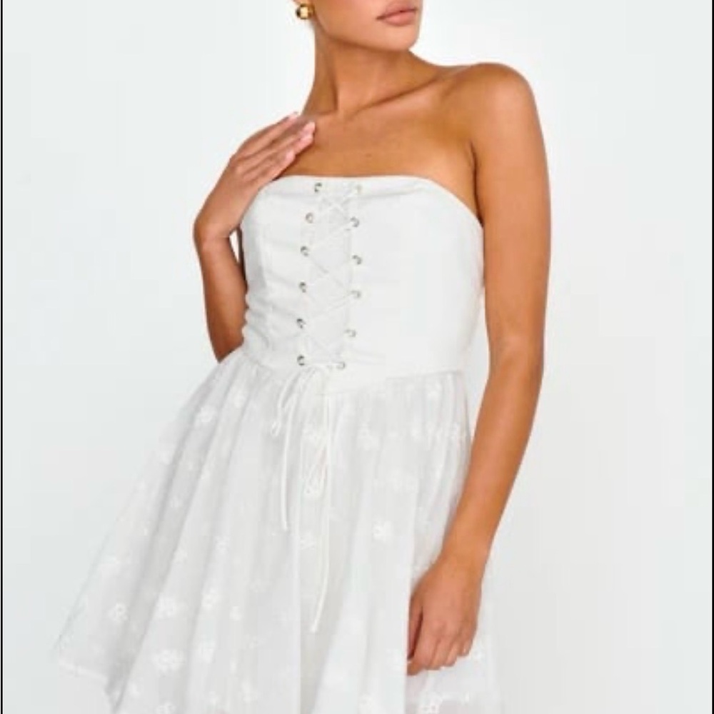 Selfie Leslie White Strapless Dress